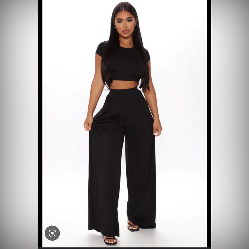 Brand new Fashion Nova “Chosen One” crop top flare leg pant set size small.